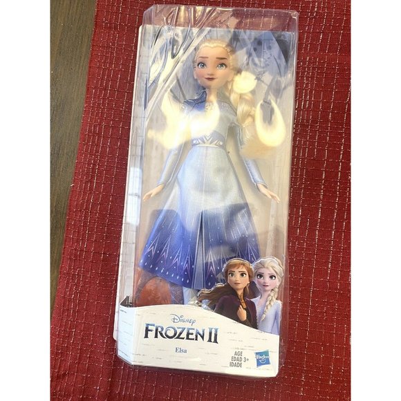 Disney's Frozen 2, 11 inch Elsa Articulating Doll & Dress Ages 3+ (New S… - Picture 3 of 5